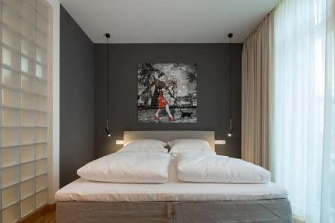 Schlafzimmer mit Brillux Wandfarbe anthrazit